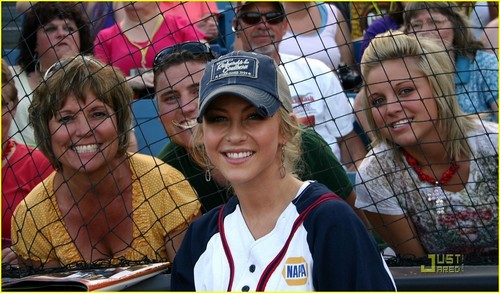  Julianne Hough Catches For Charity