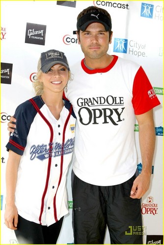  Julianne Hough Catches For Charity