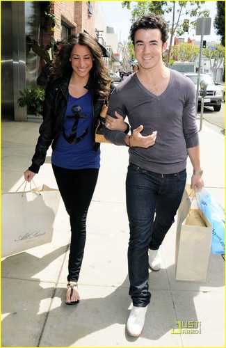 Kevin & Danielle Jonas: Cute Kitson Couple
