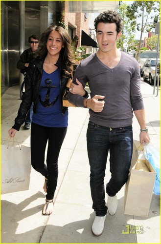 Kevin & Danielle Jonas: Cute Kitson Couple