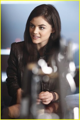  Lucy hale