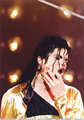 poor MJ!!!! cuts his finger on stage... - michael-jackson photo