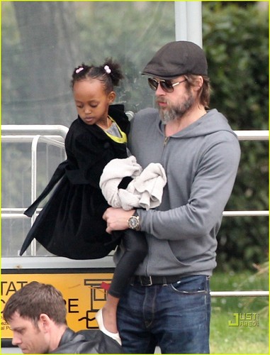  Brad Pitt: کشتی Bonding with the Kids!