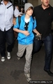 Candids > 2010 > Arriving at Sydney International Airport (April 24th) - justin-bieber photo
