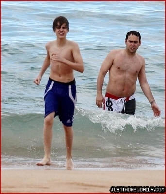  Candids > 2010 > At пляж, пляжный in Sydney, Australia (24th April, 2010)