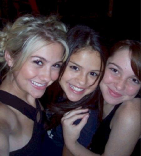  Chelsea Staub, Selena Gomez & Jennifer Stone (younger pic)