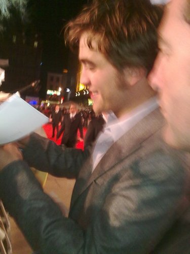  fan pic's of Rob at the Remember Me Premiere