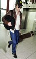 HQ Pictures of Robert Pattinson at Heathrow Airpor - Going To Vancoiver - robert-pattinson photo