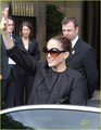 Jennifer Lopez Backs Up Paris - jennifer-lopez photo