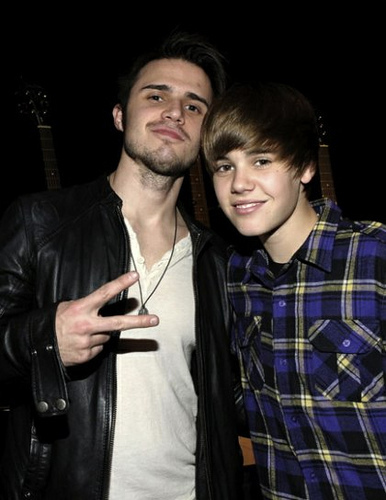 justin bieber rare old pictures. Justin Bieber with Kris Allen