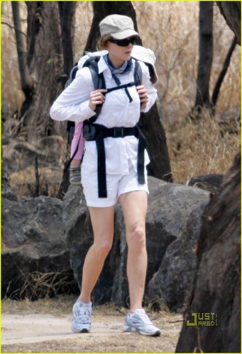  Nicole Kidman: Hiking with Sunday on Sunday!
