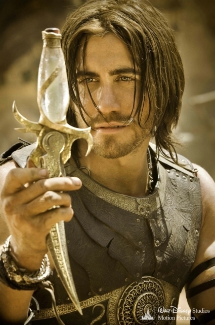 http://images2.fanpop.com/image/photos/11700000/Prince-Dastan-prince-of-persia-the-sands-of-time-11723976-425-640.jpg