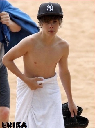  Shirtless Bieber :P