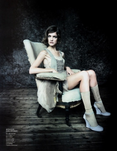  Vogue China May 2010 || The Seated Beauty