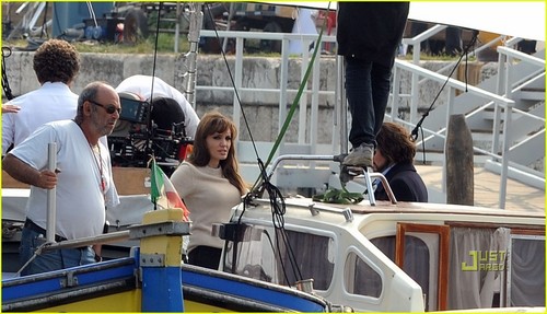  Angelina & Johnny on set "The Tourist"