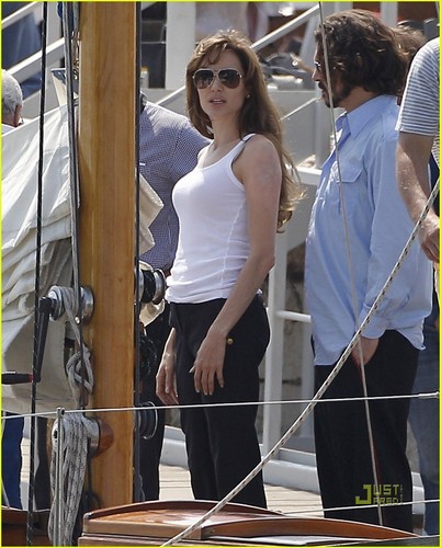  Angelina & Johnny on set "The Tourist"