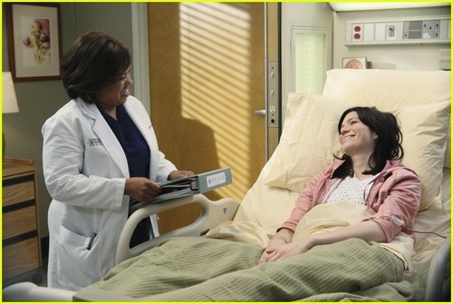  Mandy Moore on Grey's Anatomy -- First Promo Pics!