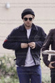 Rob Spotted Having Lunch Today in Vancouver - robert-pattinson photo