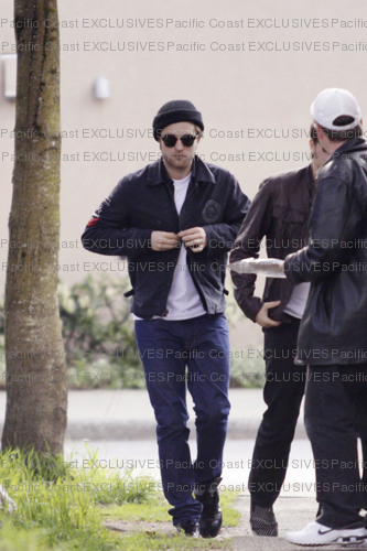  Rob Spotted Having Lunch Today in Vancouver