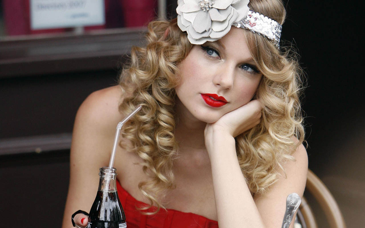 اجمل وخلفيات للجميلة Taylor Swift