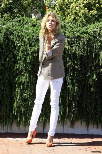 AnnaLynne McCord at the Coffee Bean before attending a Preview