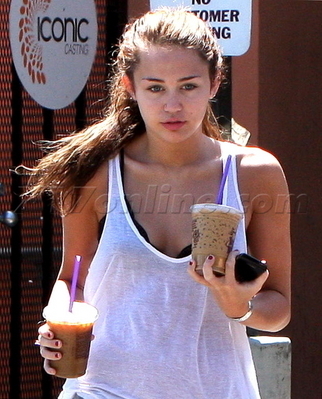  At Coffee boon with Brandi (May 3rd,2010)