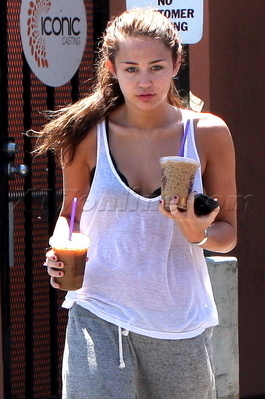  At Coffee boon with Brandi (May 3rd,2010)