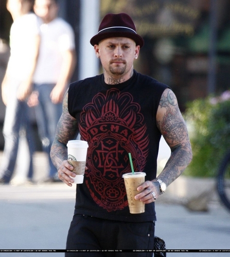 BENJI SPOTTED GETTING COFFEE (30TH APRIL)
