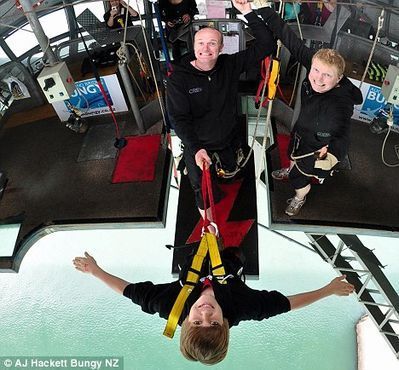 Candids > 2010 > April 27th - Bungee Jumping In New Zealand 