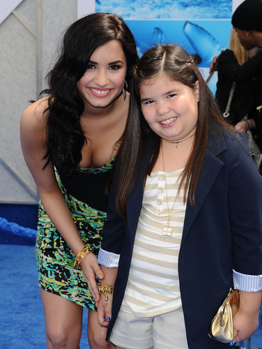 Demi arrives at the Premiere Of Disneynature's "Oceans" on April 17, 2010 in Hollywood, California
