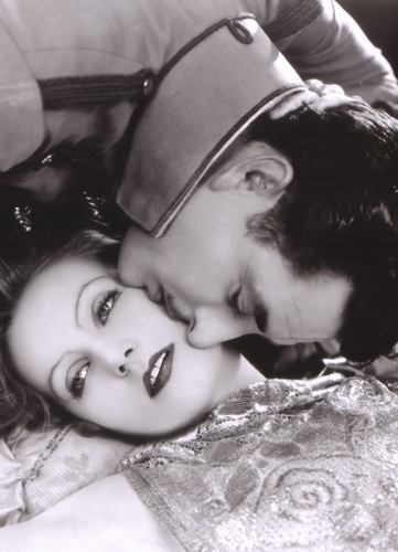 Greta Garbo and John Gilbert