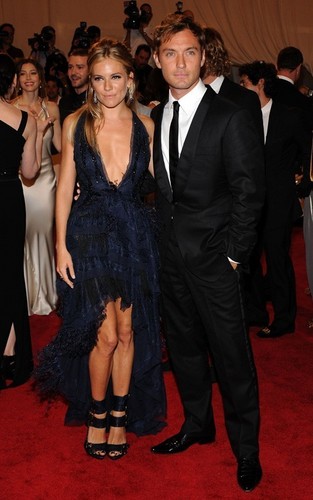  Jude Law and Sienna Miller at the MET Gala and afterparty (May 3)