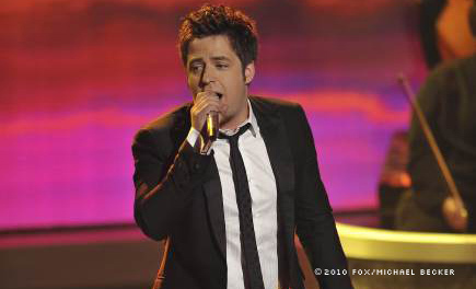  Lee Dewyze cantar "That's Life"