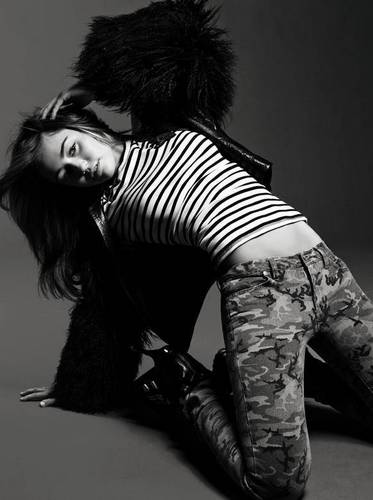 Miley Cyrus New Elle Photoshoot High Quality and Untagged Photos