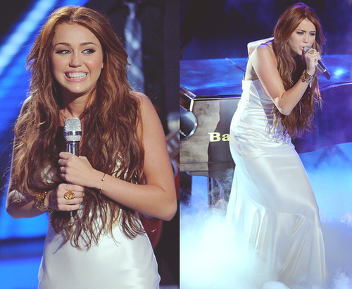  Miley Cyrus performing on American Idol