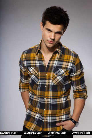  Taylor Lautner Outtakes For Saturday Night Live bức ảnh Shoot!