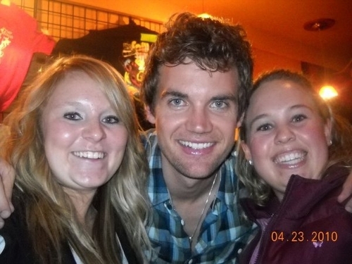  tyler hilton with fans spring tour 2010