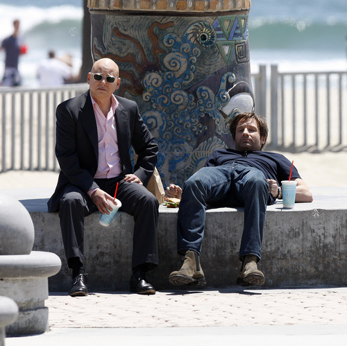  07/05/2010 - David and Evan filming Cali at Venice समुद्र तट [HQ]