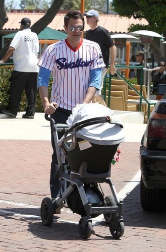  Johnny Knoxville & His Son Rocko in Malibu (May 9, 2010)