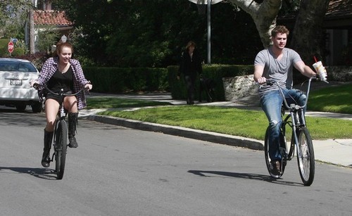  Miley Cyrus And Liam Hemsworth Out For A Bike Ride