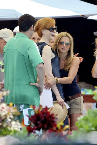  Nicole on the set of Just Go With It w/ Jennifer Aniston