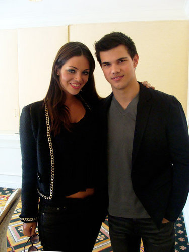  Picture Of Taylor Lautner With Brazilian Reporter