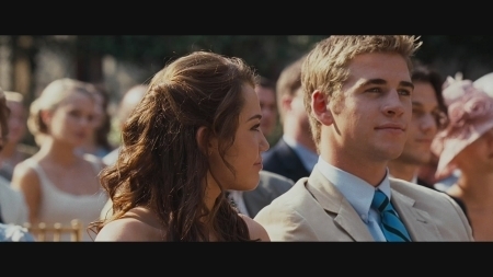  The Last Song > Captures > Featurette: The Cast on Nicholas Sparks (Full HD)