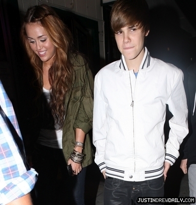 Candids > 2010 > Justin & Miley Dinner at Ari-Ya, Beverly Center; (May 10th)