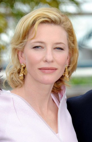  Cate Blanchett: Robin capucha, campana Gets Canned!