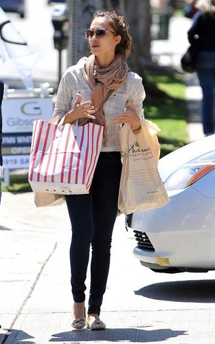  Jessica out in Brentwood