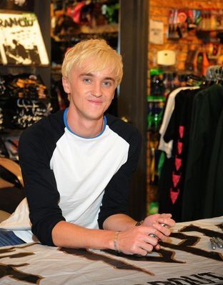 Appearances > 2009 > Promoting HBP at Hot Topic NJ