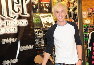  Appearances > 2009 > Promoting HBP at Hot Topic NJ