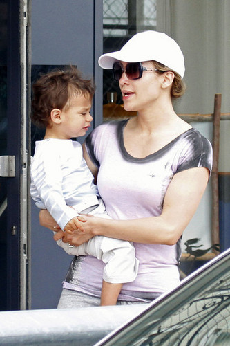  Jennifer Lopez and Marc Anthony Shop With Their Kids (May 14th)