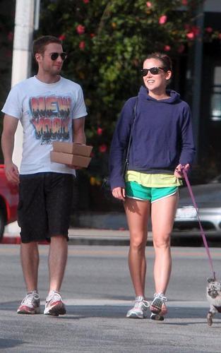  Jessica Stroup & Dustin Miligan: Hooking Up in Hollywood